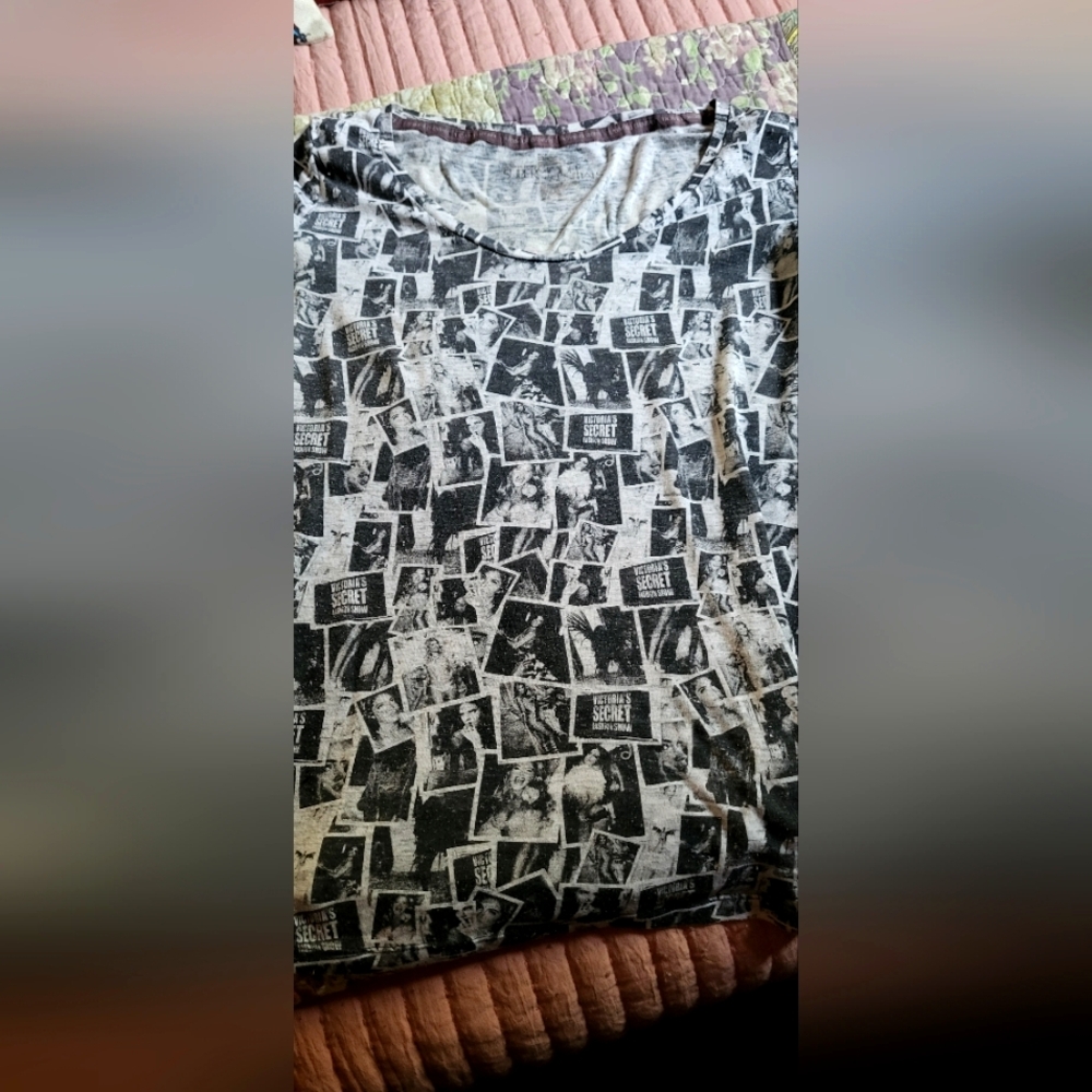 Rare Vic Sec Graphic Black and White T-Shirt, Supermodel ESSENTIAL TEE. NEW YORK